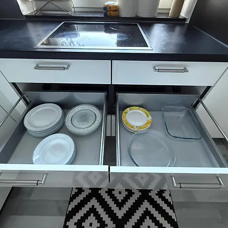 Helle City-wohnung Mit Balkon Nahe Bahnhof Apartment *