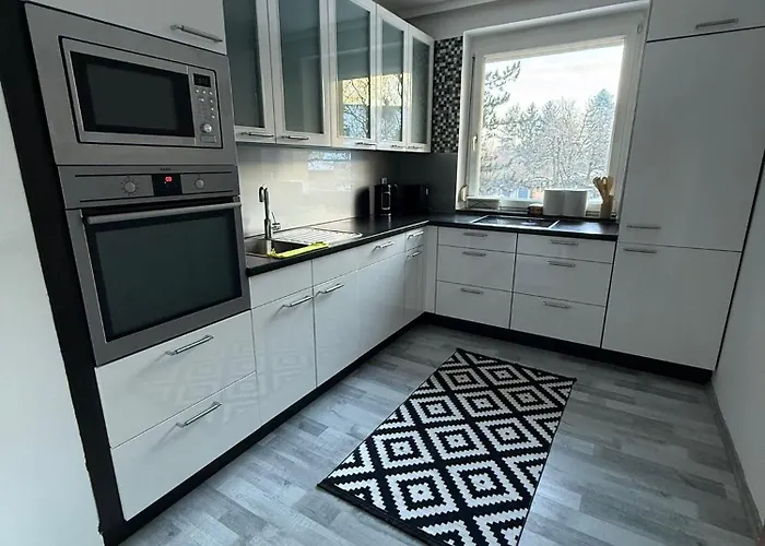 Apartment Helle City-wohnung Mit Balkon Nahe Bahnhof